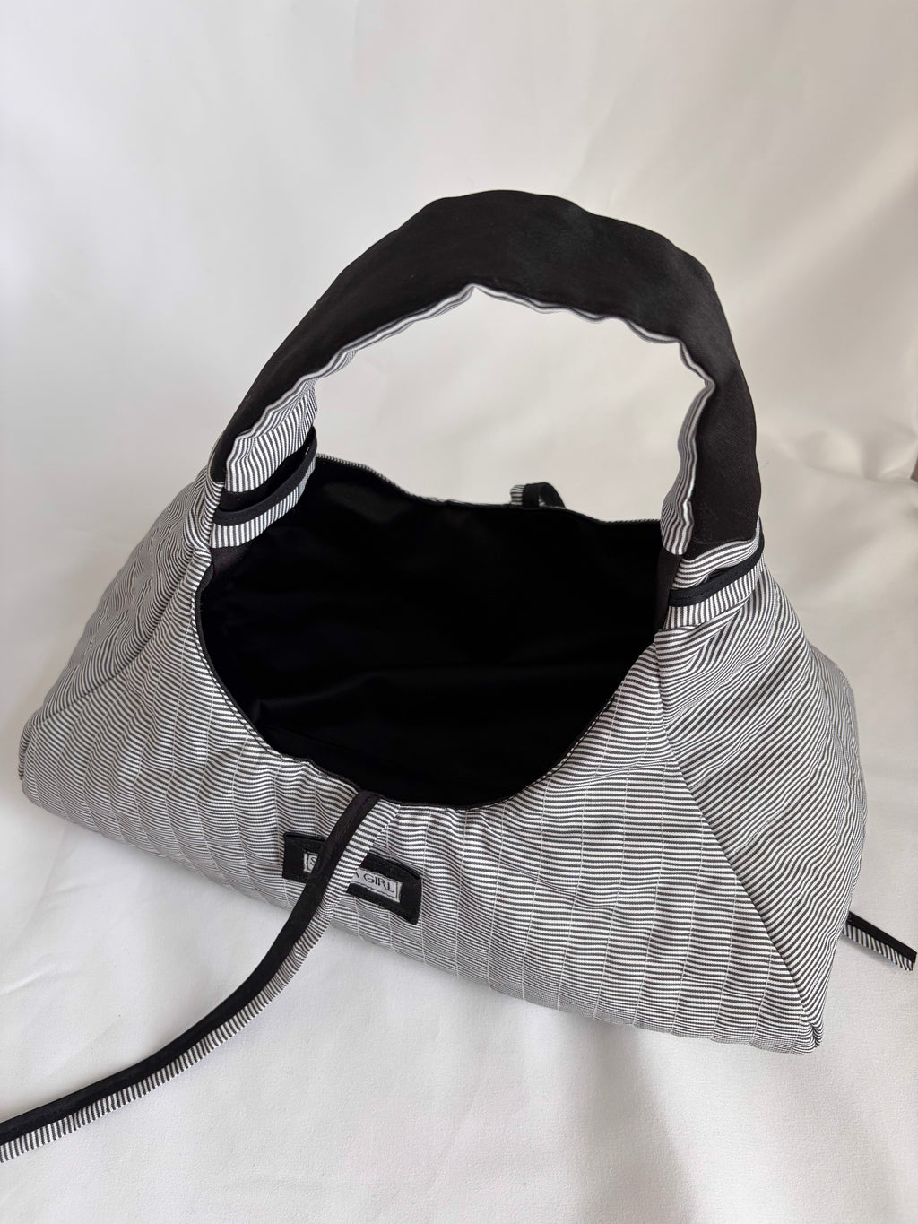 Reverse Purse - Black & White