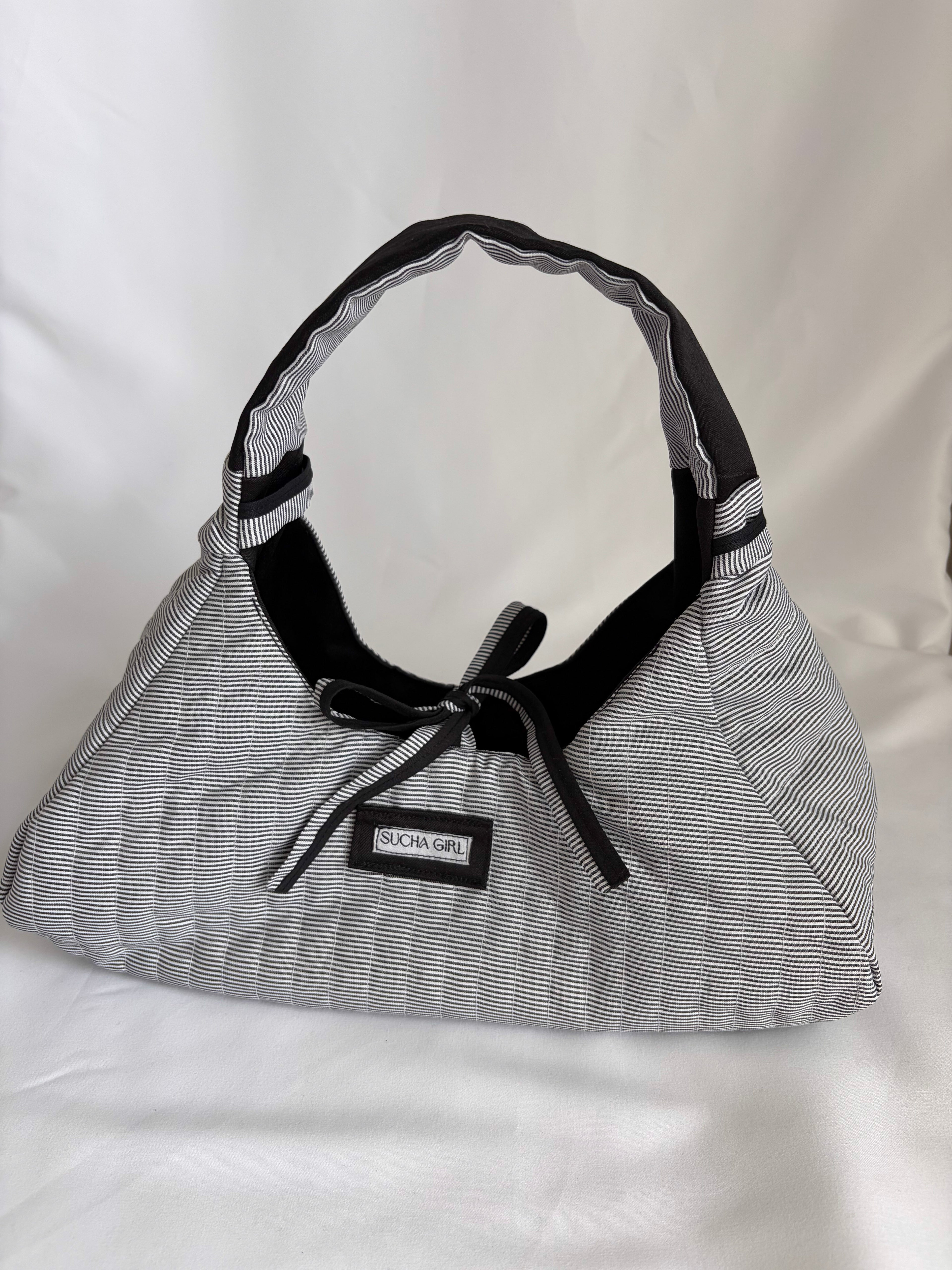 Reverse Purse - Black & White